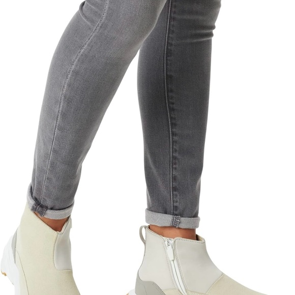 Sorel White womens Boots - Picture 8 of 9